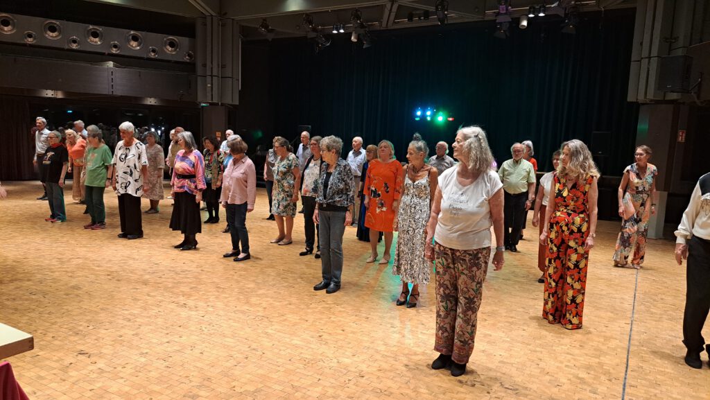 Line-Dance beim "Tanz in den Mai 2025"